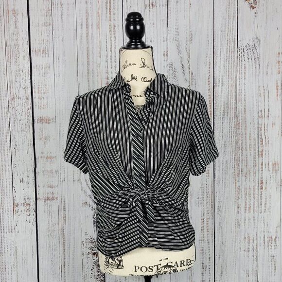 Leela & Lavender Striped Knot Button Up Short Sleeve Collared Dressy Blouse - Picture 1 of 8